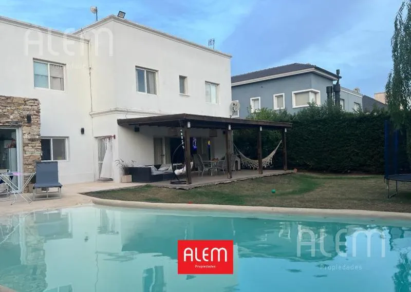 Casa En Venta Y Alquiler En El Centauro, Canning