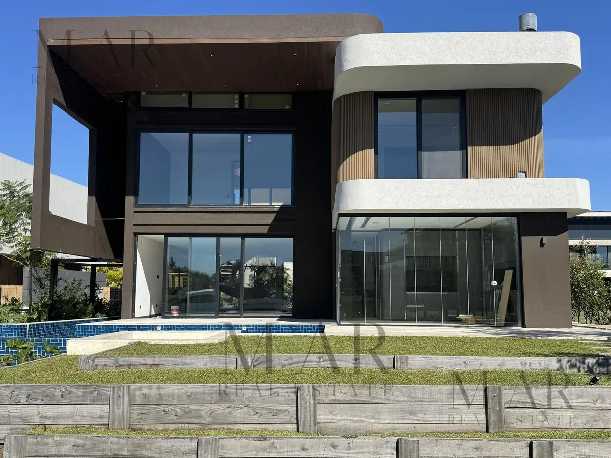Casa En Venta 5 Suites Con Salida Al Rio Lujan,  Yacht Nordelta