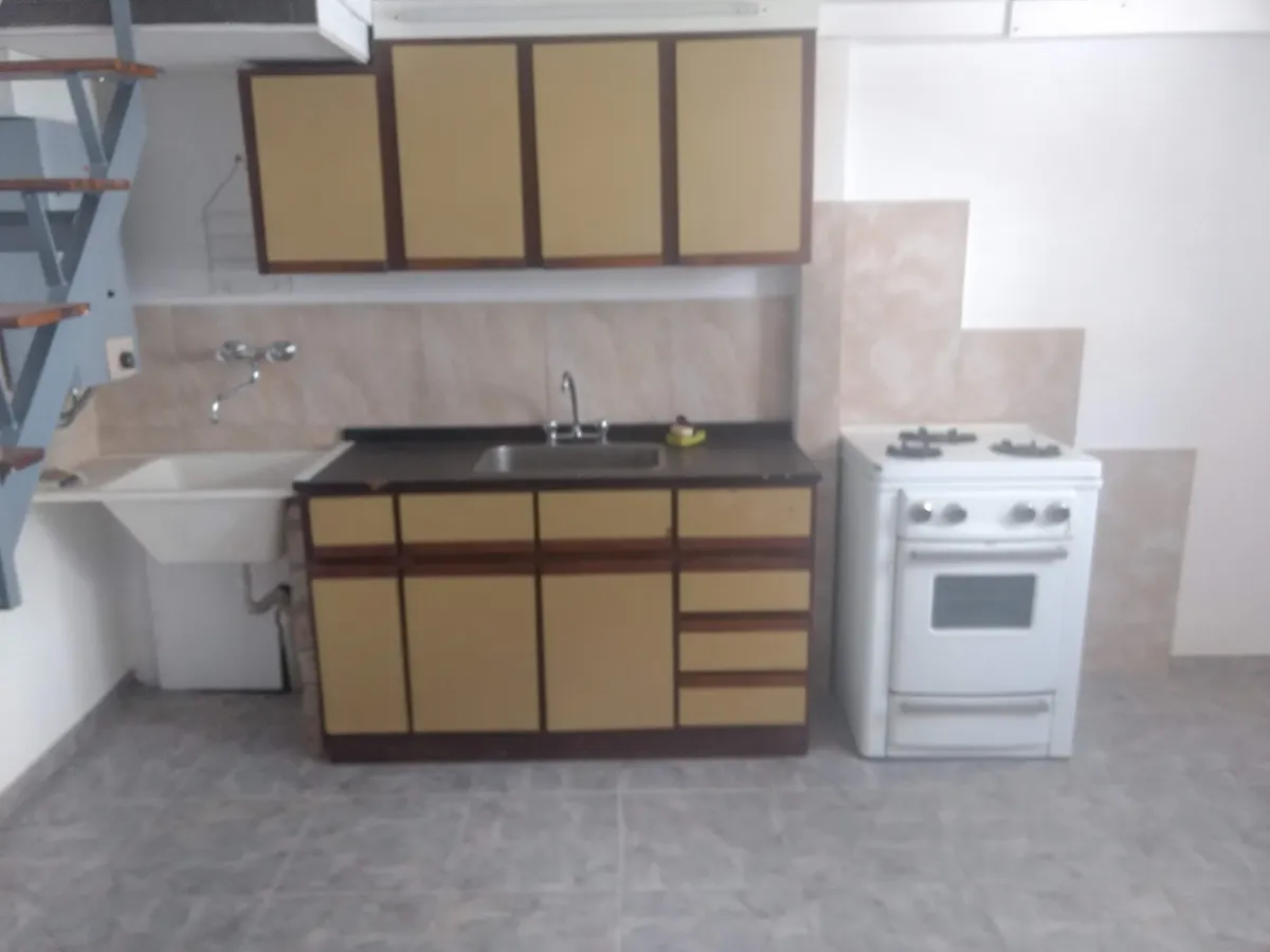 Monoambiente En Un P.h. Sin Garantía, Con Depósito Y Adelanto