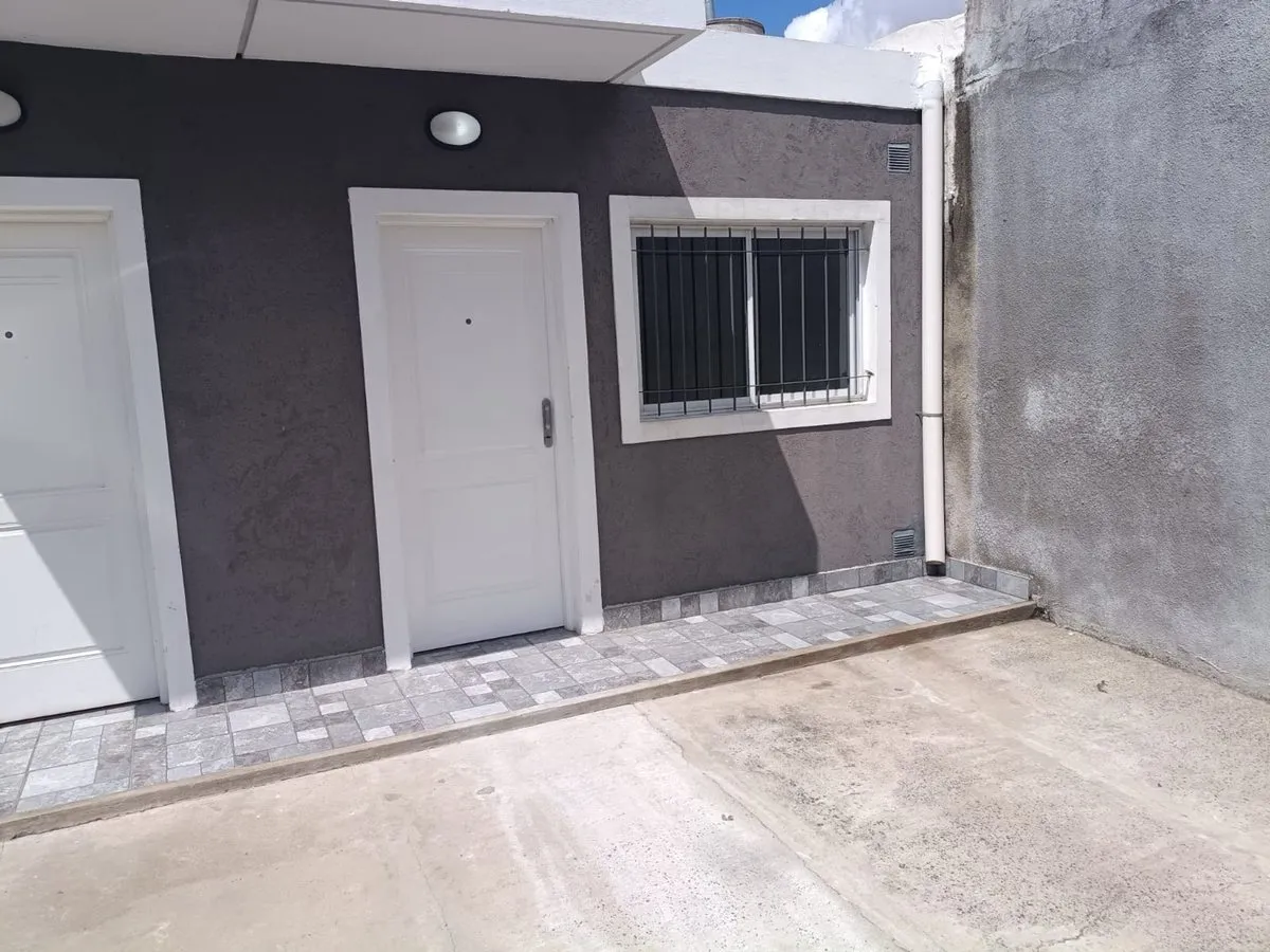 Alquiler Departamento Con Cochera Y Patio Guillon