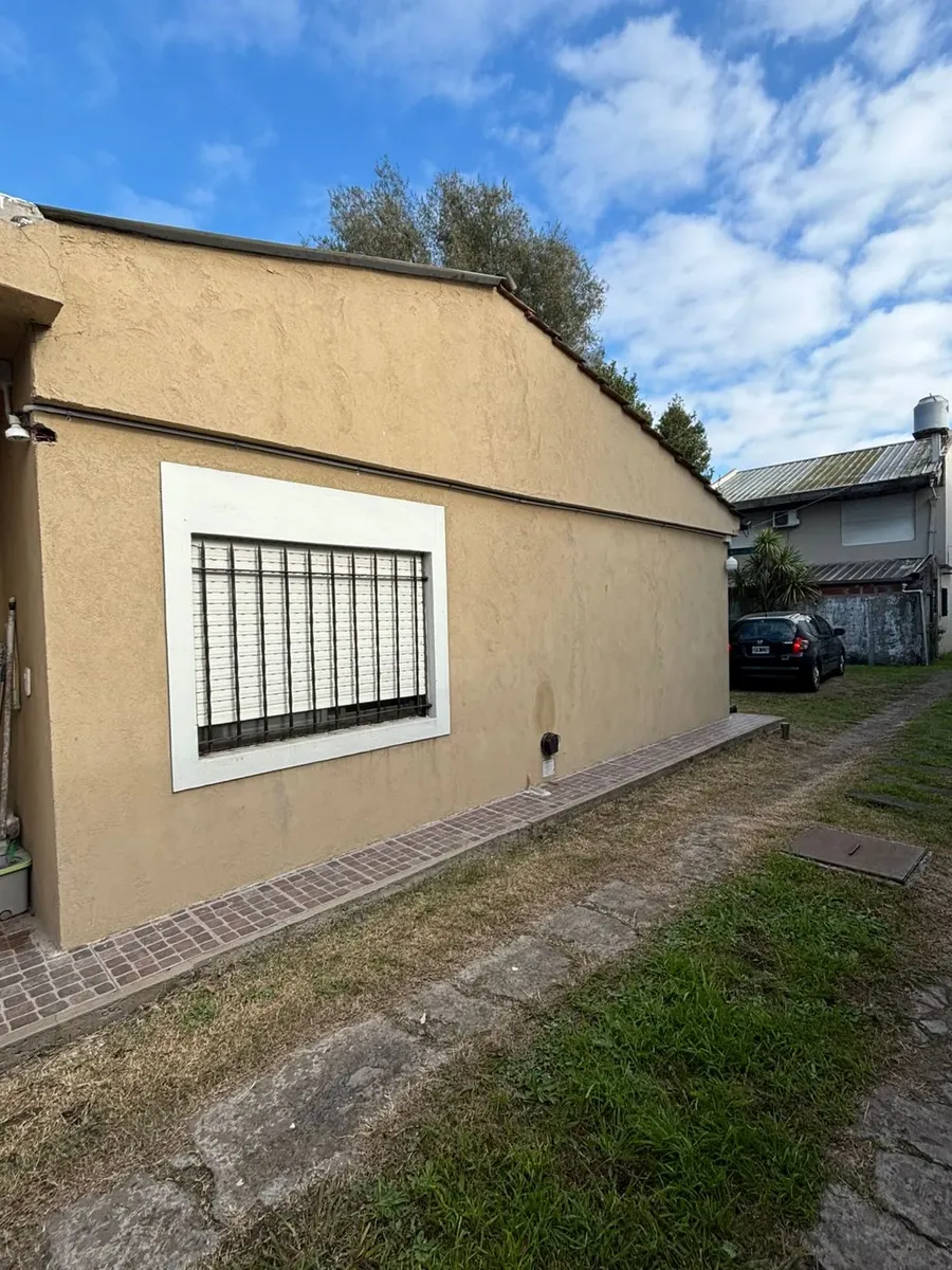 Casa 4 Ambientes En Alquiler Moron