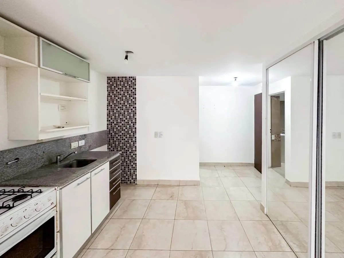 Monoambiente Con Balcon Al Frente En Alquiler