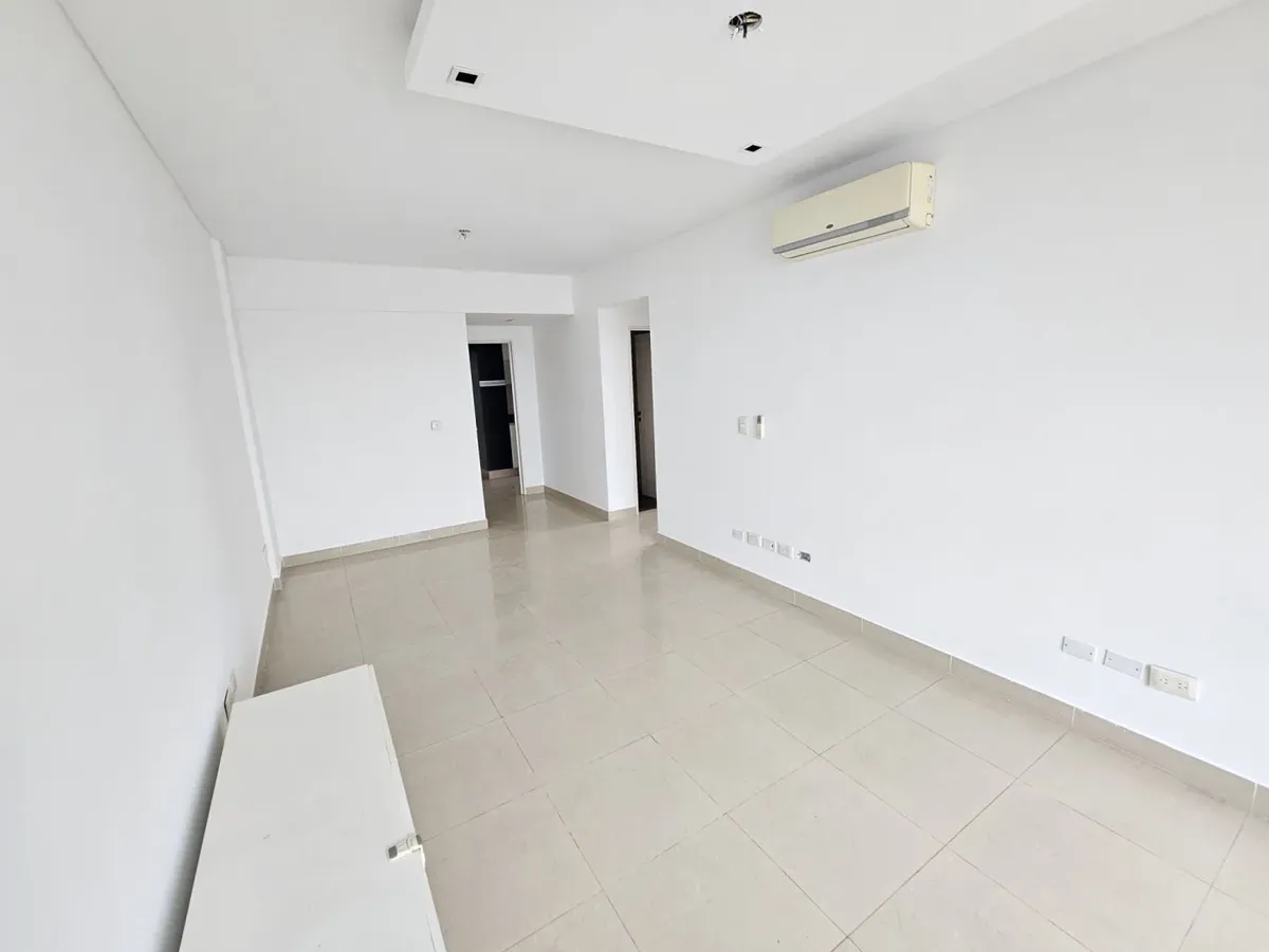 Piso 16 con balcón y cochera