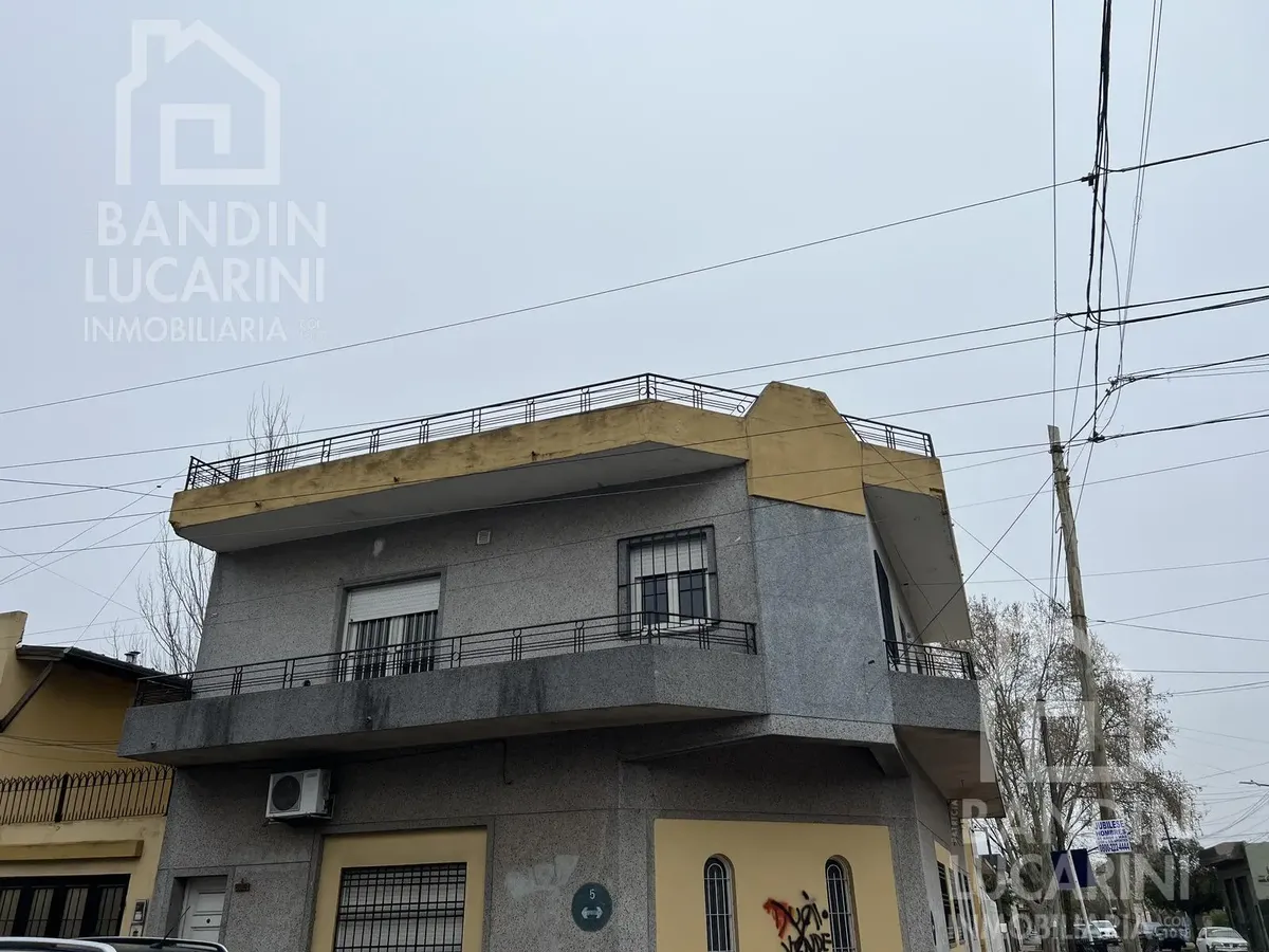 Departamento En Alquiler De 2 Amb En Primer Piso. 1 Cuadra De Av. Mitre