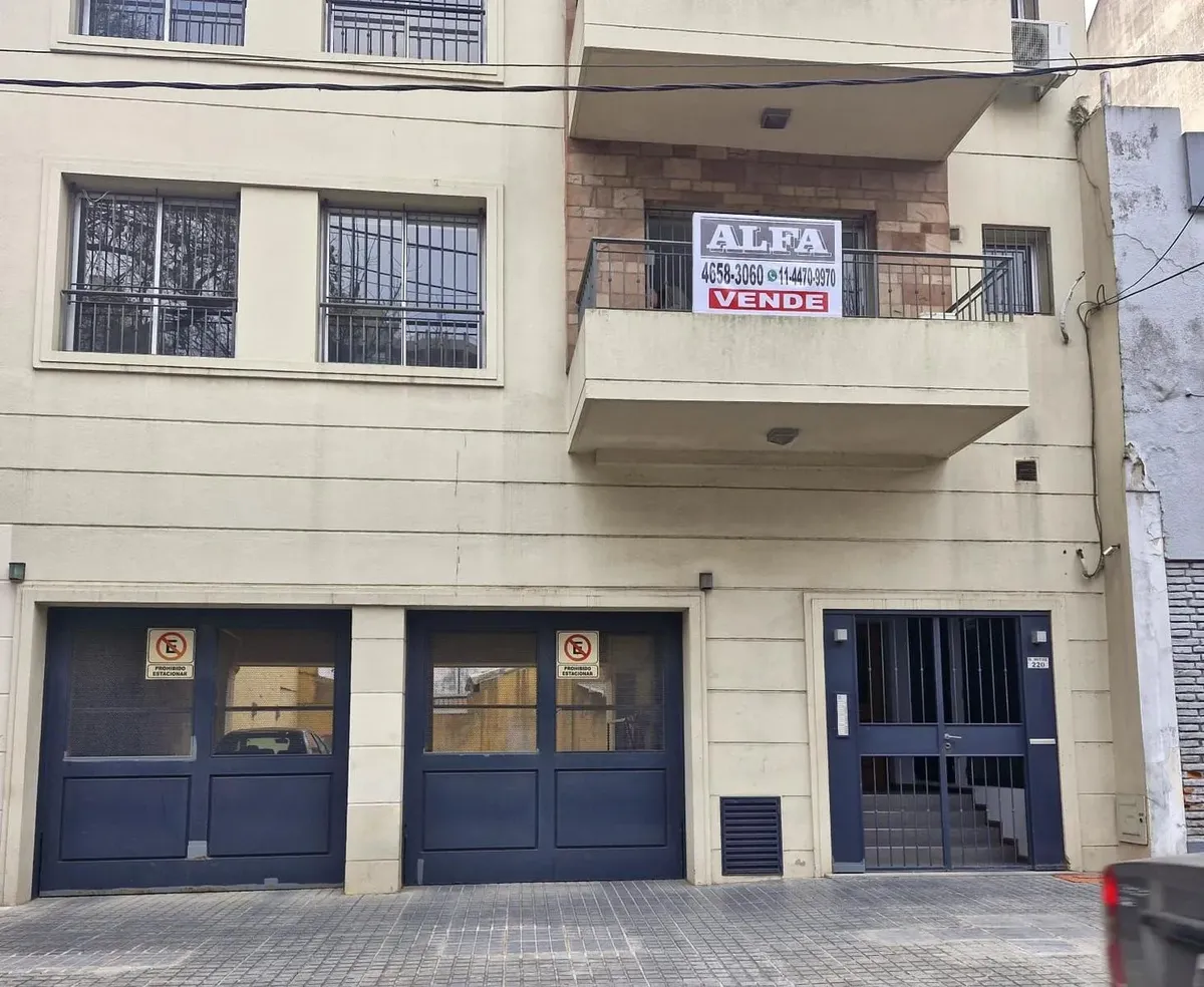 5º piso con balcón francés
