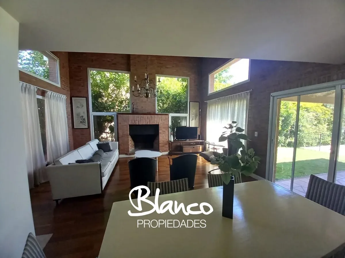 Casa amoblada con pileta y parilla