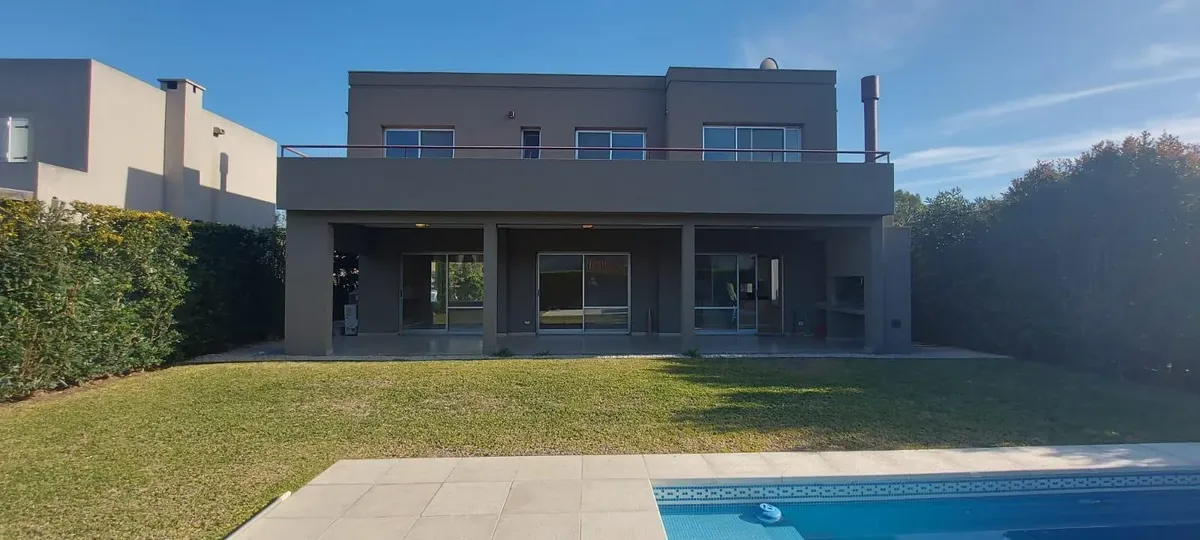 Casa En Barrio Cerrado Lote Interno