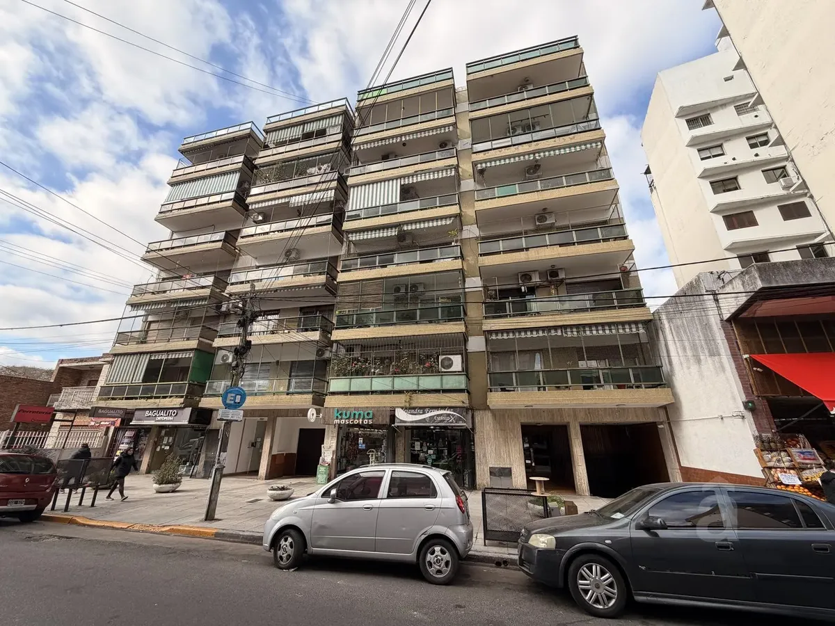 Departamento En Alquiler En Villa Ballester - Tres Ambientes Con Cochera - Céntrico