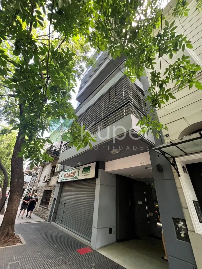 Alquiler Departamento De 2 Ambientes En Colegiales, Con Balcón, Sol Y Luz, Pileta, Sum, Parrilla