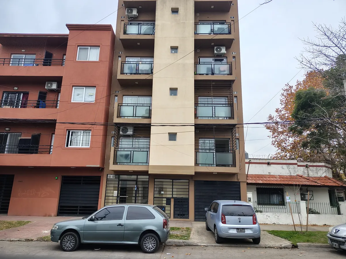 Excelente Dos Ambientes Tipo Semipiso.con Balcon Se Permite Un Gato Como Mascota El Valor Del Alquiler Incluye Exp/ Msm/aysa.muy Luminoso Contrato A Dos Años Con Ajuste Trimestral Por Ipc