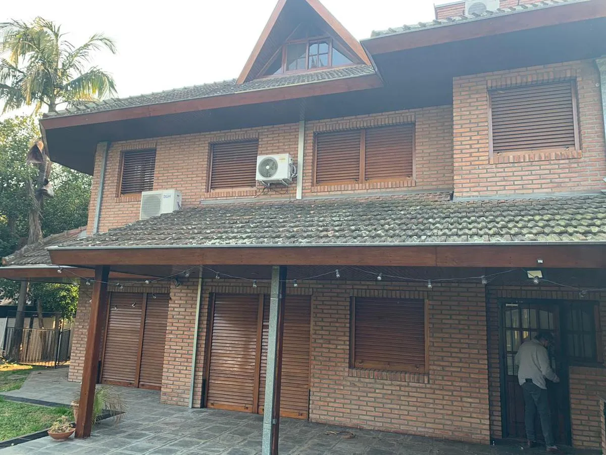 House with pool and grill