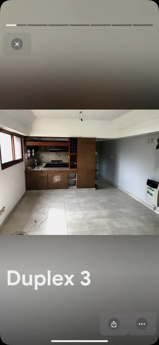 Alquiler 3 Ambientes Duplex , Dos Dormitorios , Planta Baja Living Comedor , Lavadero Muy Amplio , Patio Que Da A La Calle De 10x 3 Metros Aproximados . 1 Piso 2 Dormitorios 1 Baos Completo