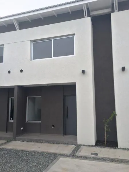 Alquiler De Hermoso Duplex En Condominio - Ituzaingó - 3 Amb