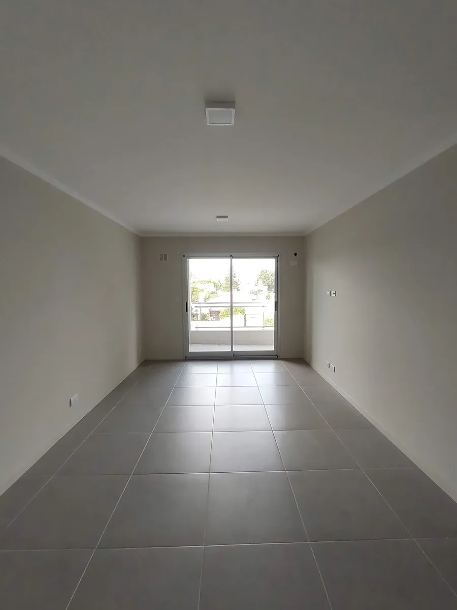 1 bedroom, balcony and parking