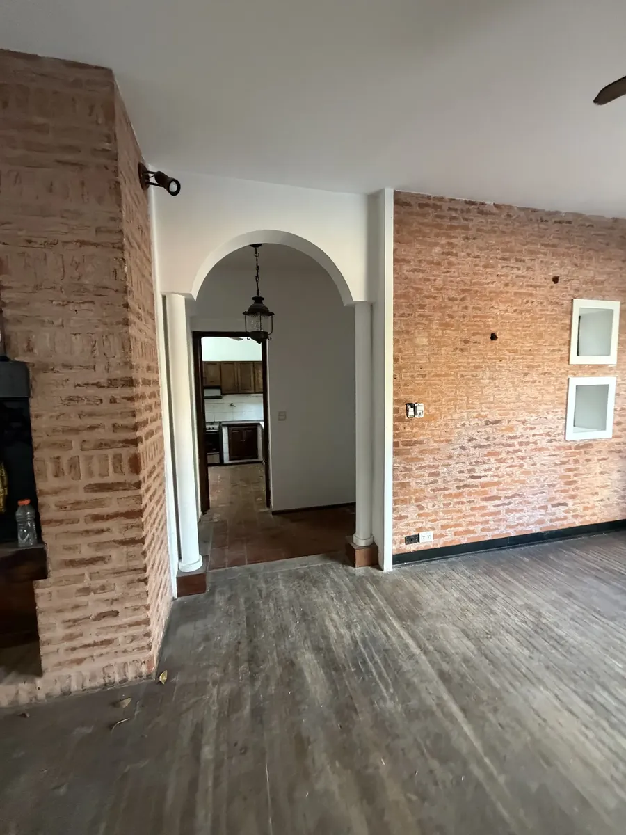 Hermosa Casa Felipe Vallese Y Terrada. 4 Dormitorios 2 Baño Cocina Comedor Living Estar Terraza Propia Con Parrilla Y Gran Deposito
