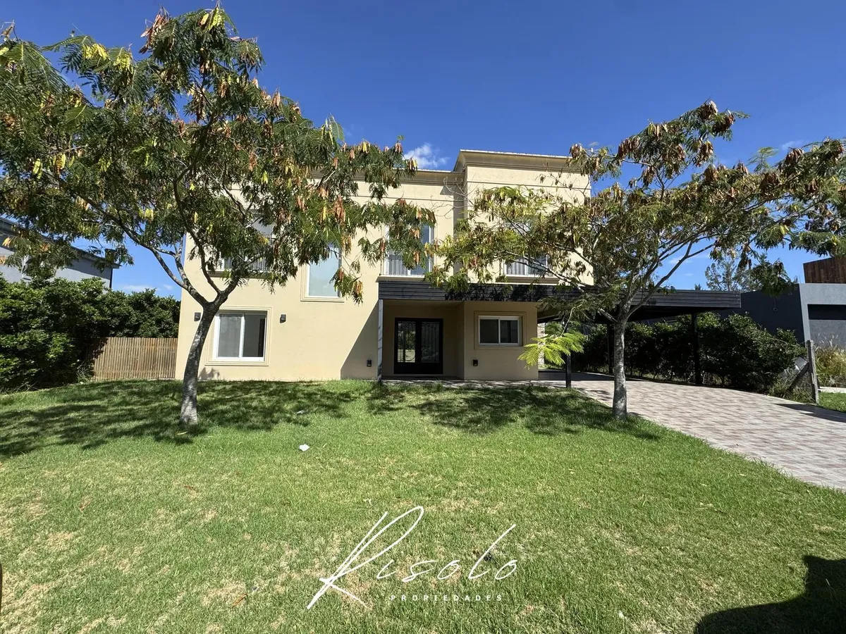 Casa En Alquiler, Excelente Calidad. 3 Dormitorios. Escritorio. Pileta. Barrio Cerrado, Escobar