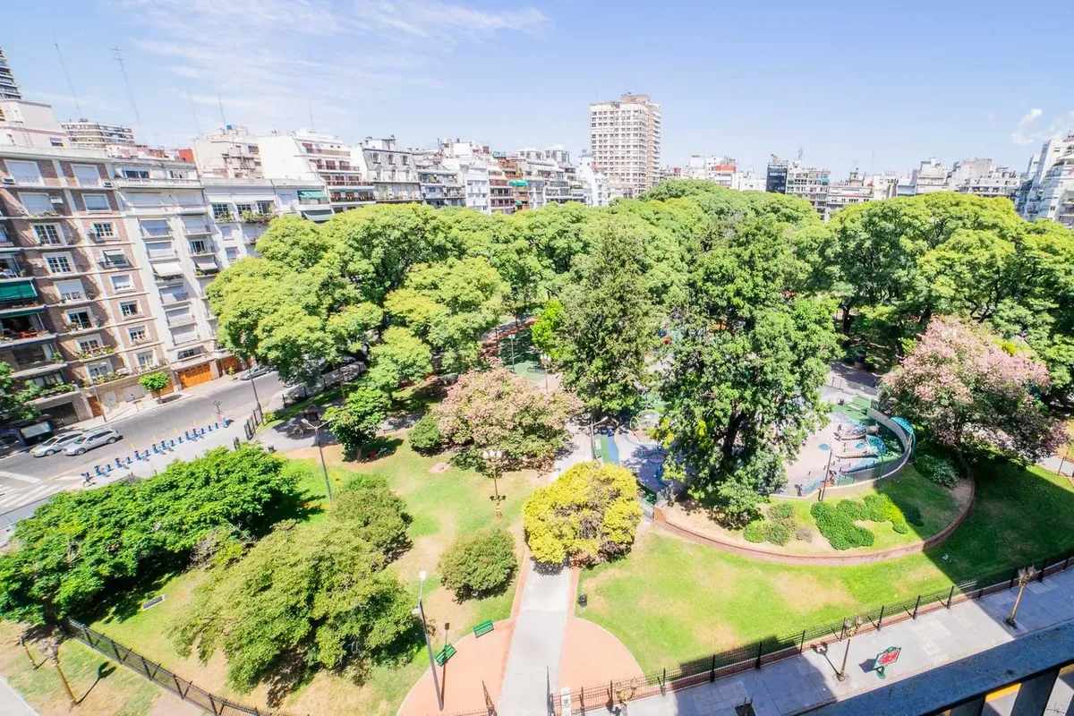Piso 4 Ambientes Con Balcón Y Vista A La Plaza Vicente López