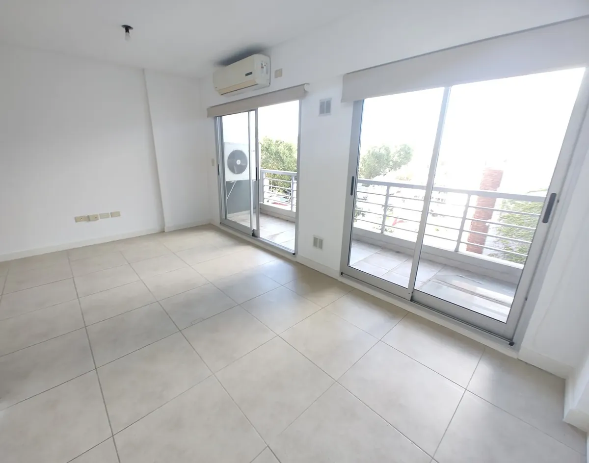 Hermoso Monoambiente Con Vista Abierta A Pulmon, Mucha Luz
