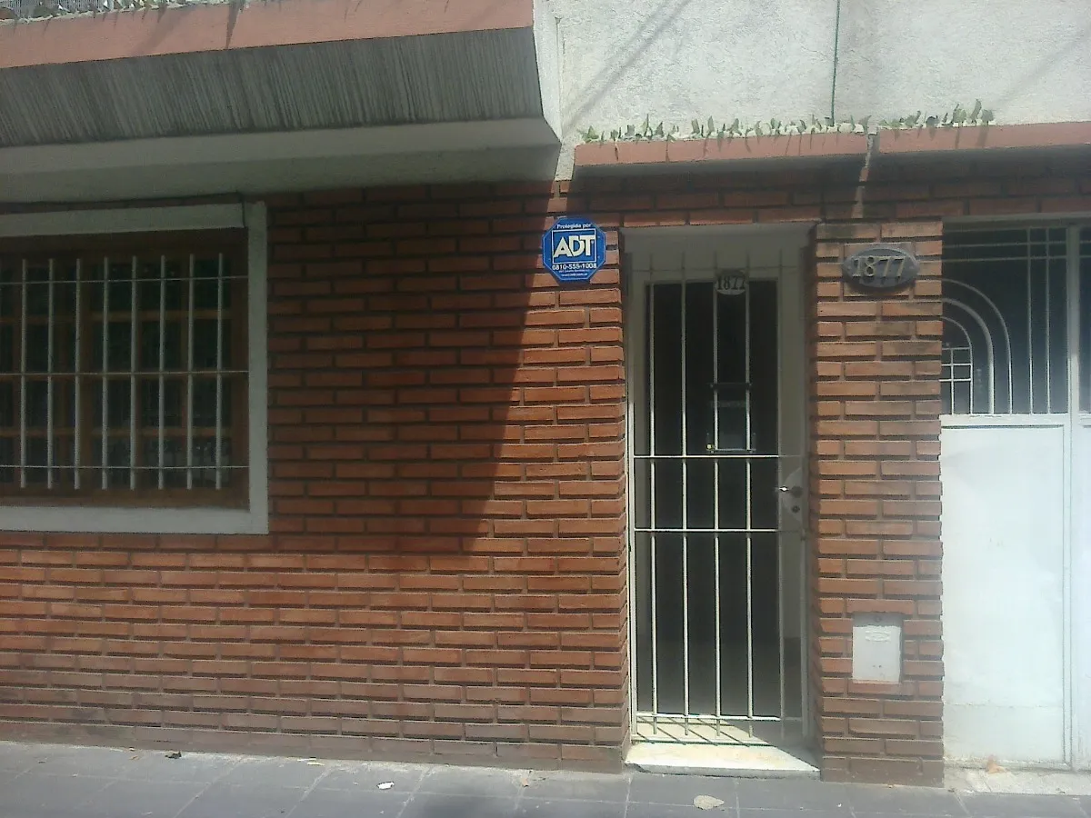 2 Ambientes Tipo Casa Sin Expensas Con Patio Y Parrilla, Muy Bueno Y Luminoso