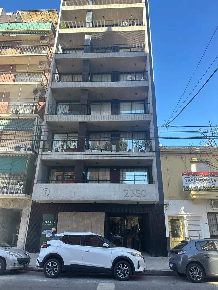 2-room apt with long balcony
