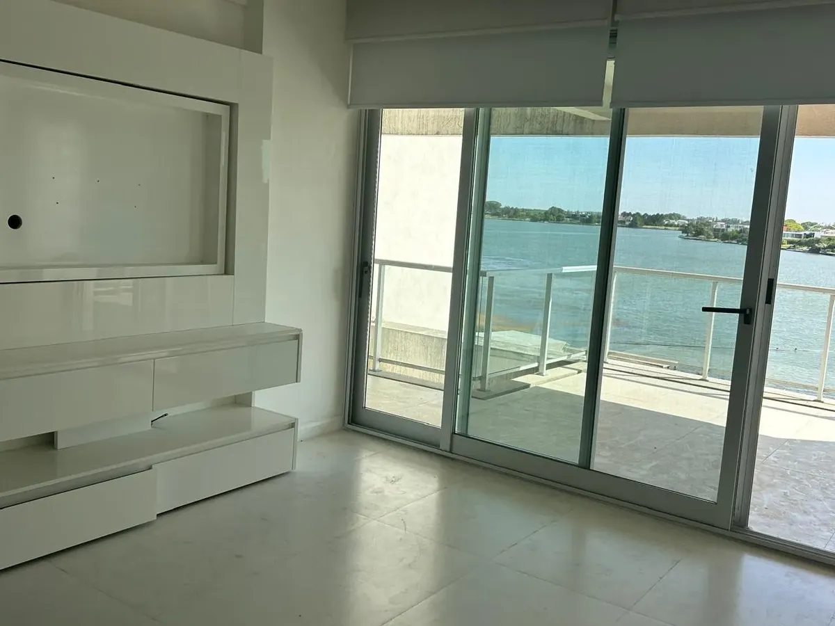 2BR lake view, parking included