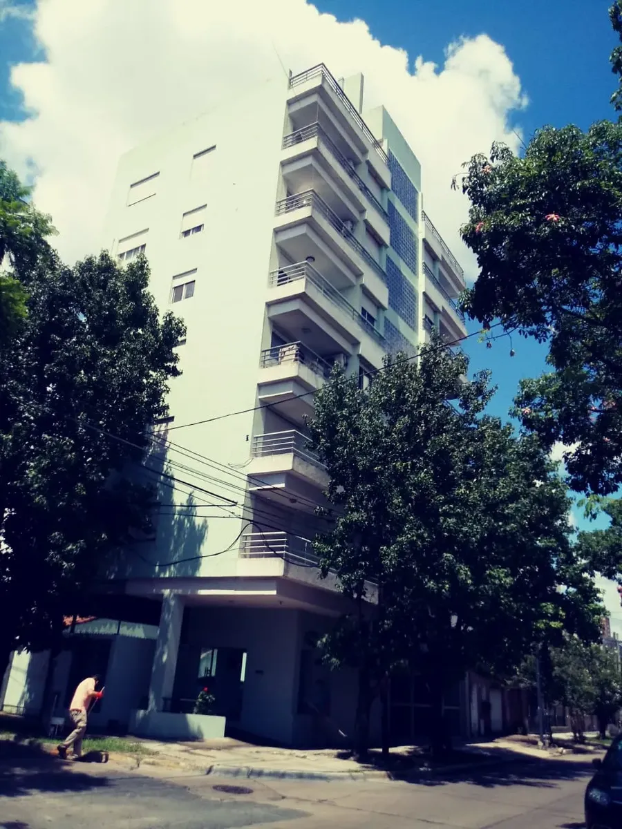 Semipiso, Muy Luminoso, A 6 Cuadras De La Plaza De San Miguel, Próximo Al Ferrocarril Urquiza