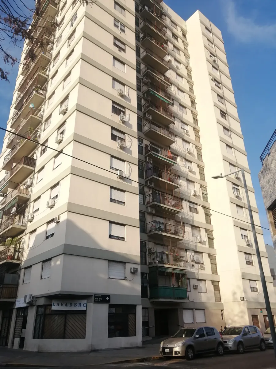 Oportunidad! | Departamento 4 Amb, Balcón, Cochera, Todo Exterior En Paternal