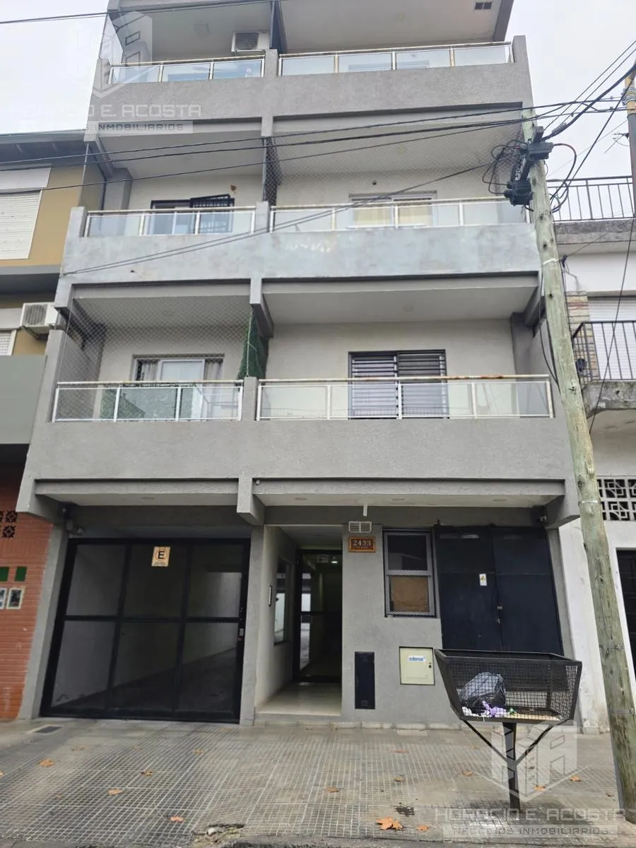 2 ambientes, doble balcón, piso 2