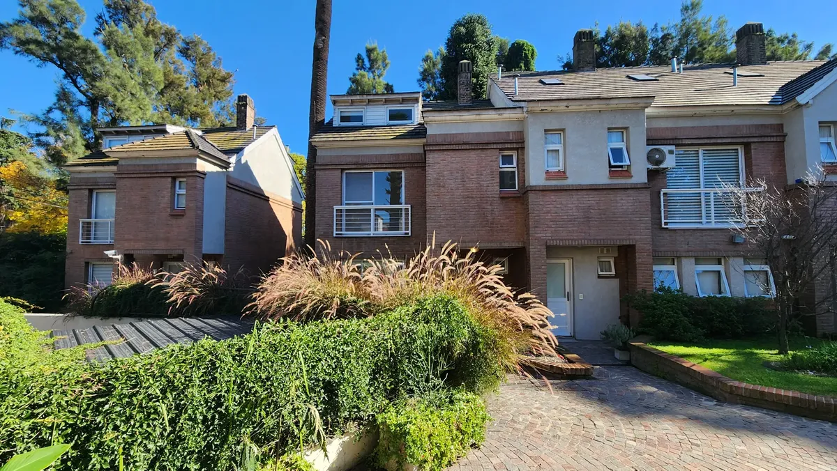 Casa En Alquiler En Barrio Cerrado Altos De Adrogue