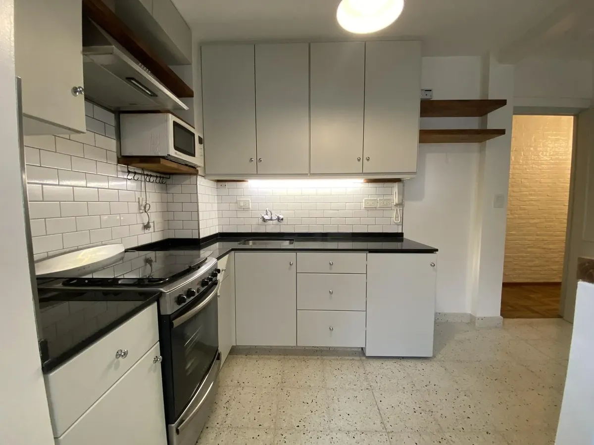 3 ambientes con balcón y cochera