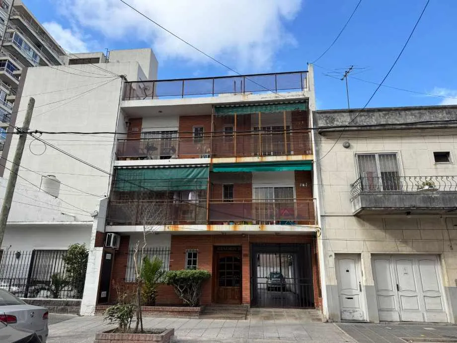 2 ambientes con balcón y cochera