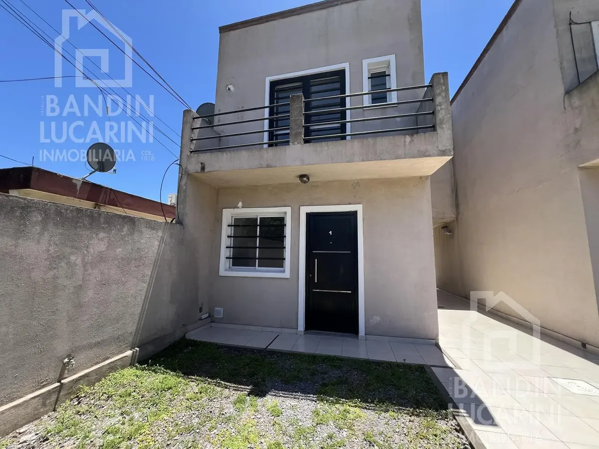 Duplex En Alquiler De 3 Amb Con Jardin En Berazategui