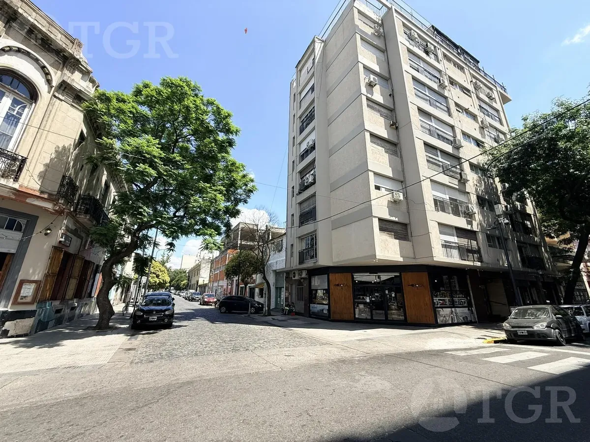 8th-floor duplex with balcony