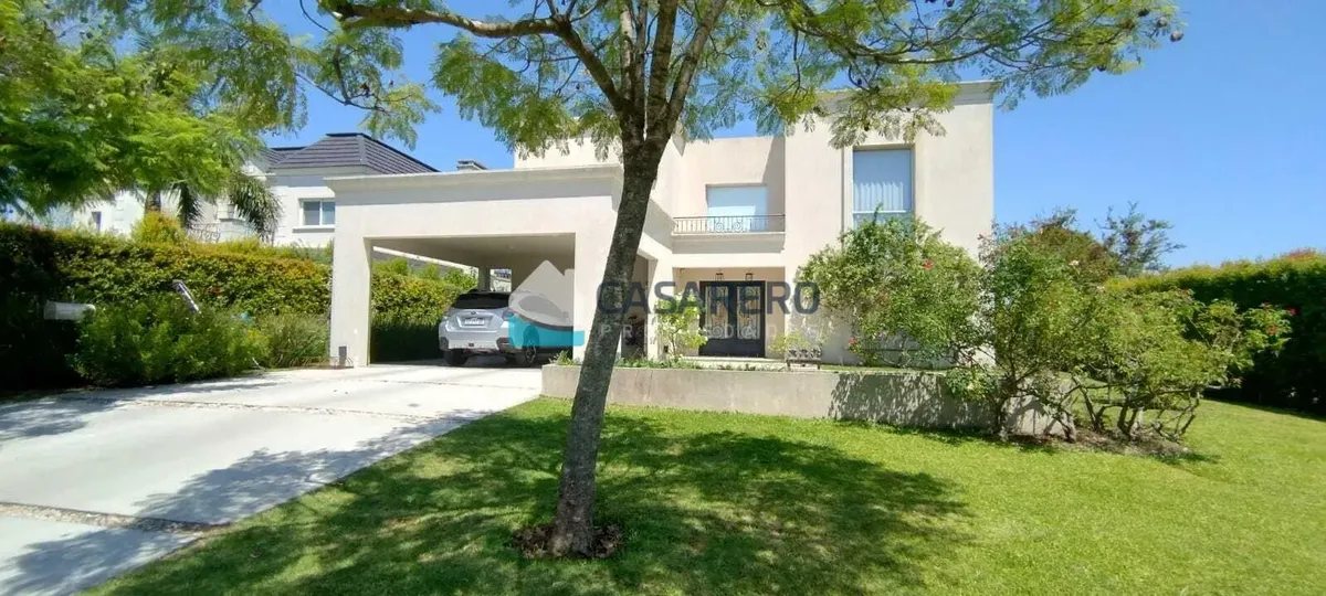 Casa en Nordelta con costa