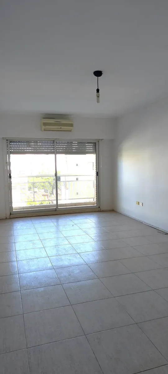 Monoambiente Con Vestidor , Cocina Separa Balcon ! Super Luminoso