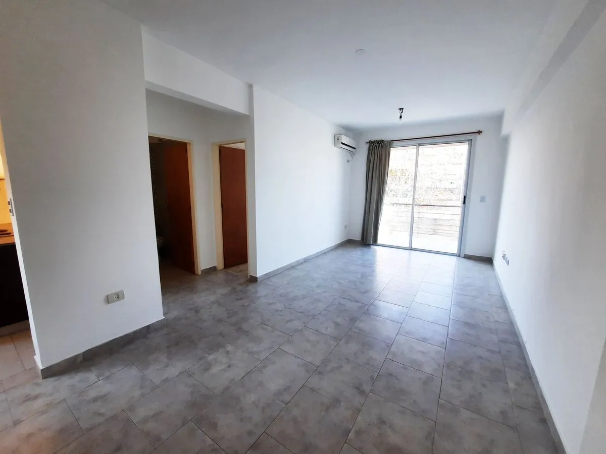 2 ambientes con balcón y cochera