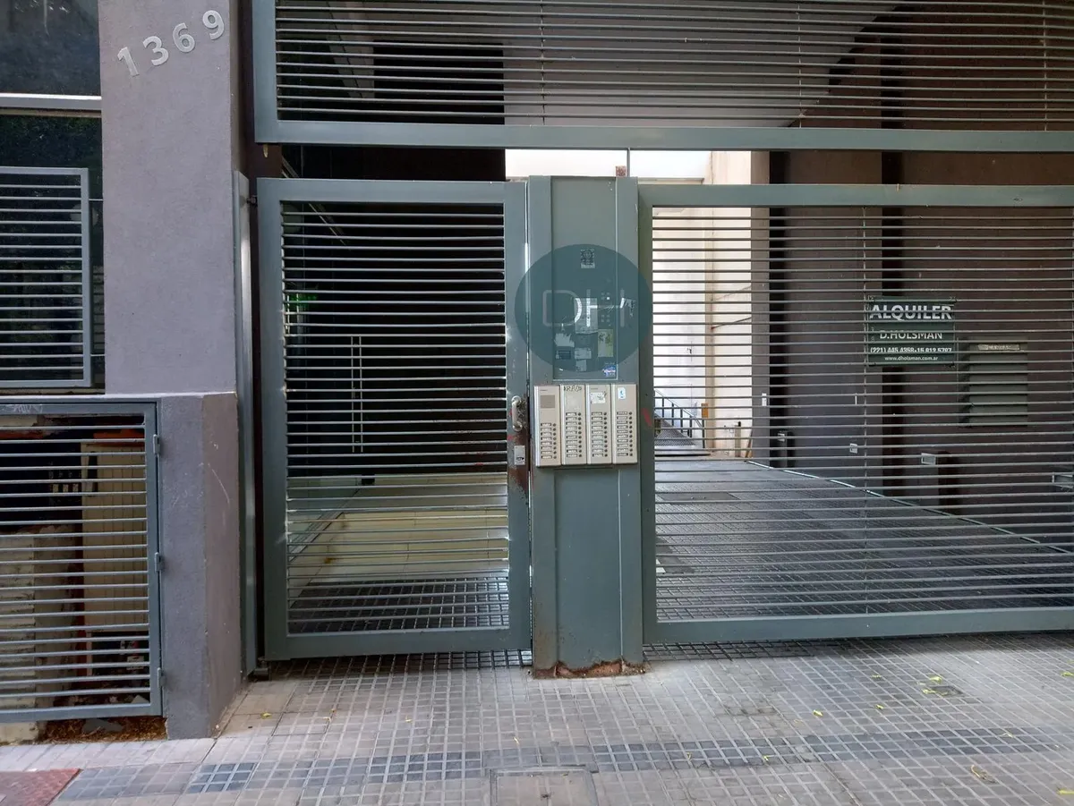 2° piso con balcón contrafrente