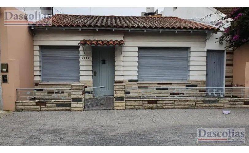 Ph Tipo Casa De 3 Ambientes Al Frente En Banfield Oeste
