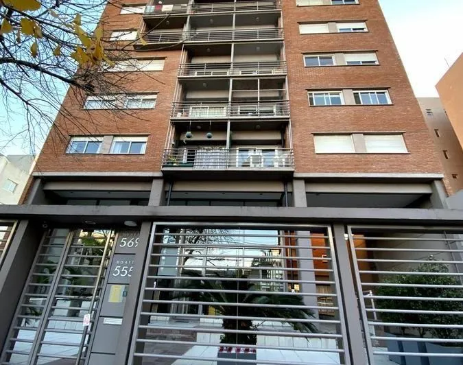 Alquiler Tres Ambientes Con Cochera Edificio De Categoria