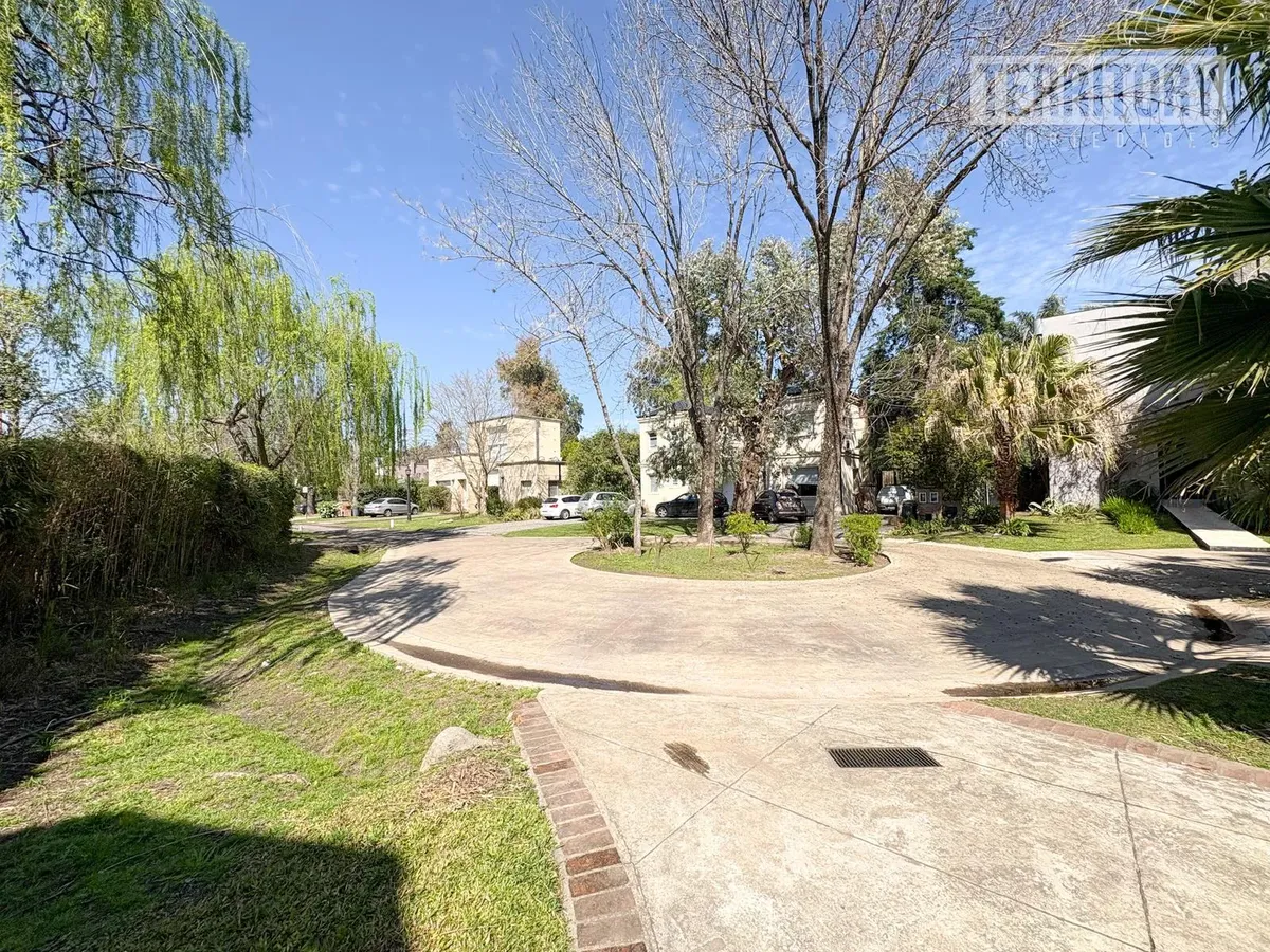 Casa amoblada con pileta y jardín