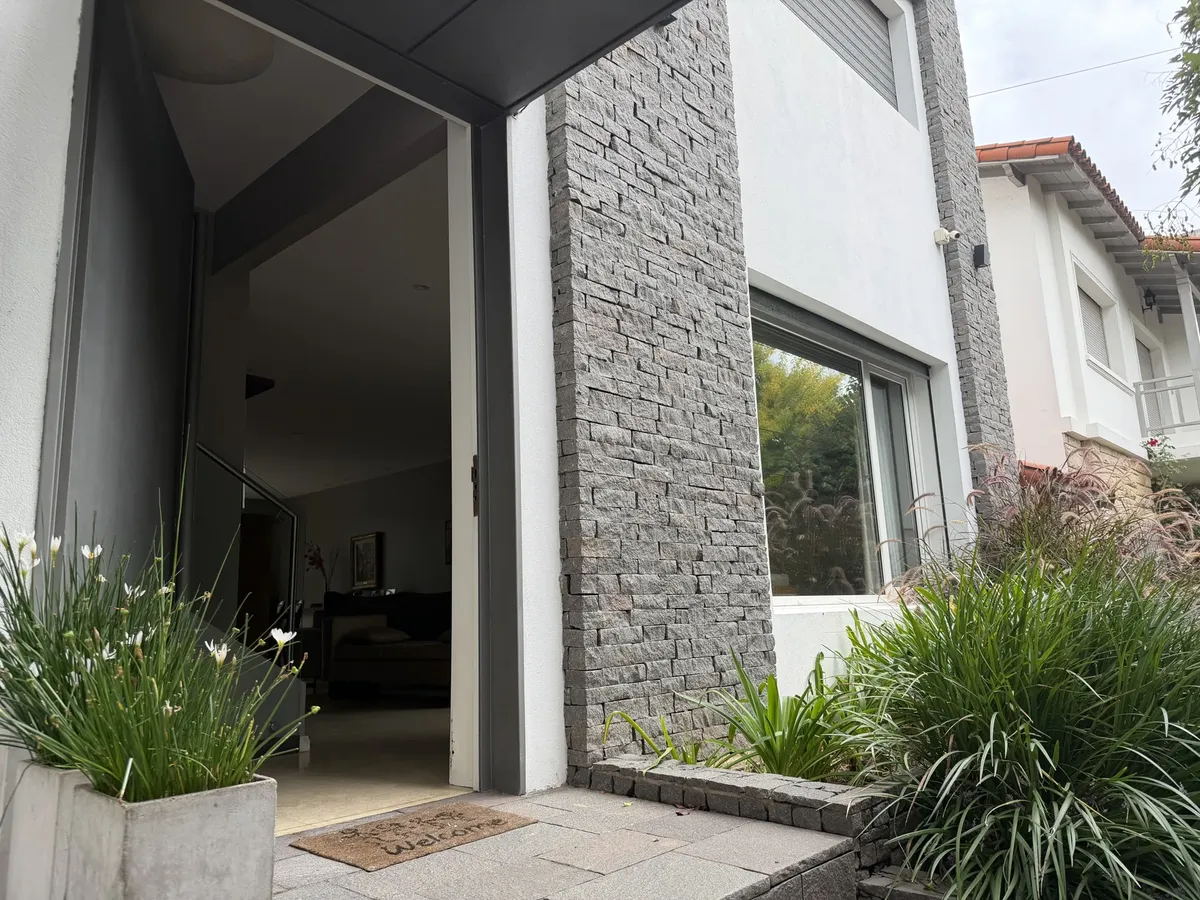 Casa 6 Ambientes En Alquiler - Barrio River