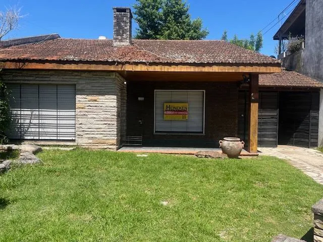 Chalé com jardim e quincho