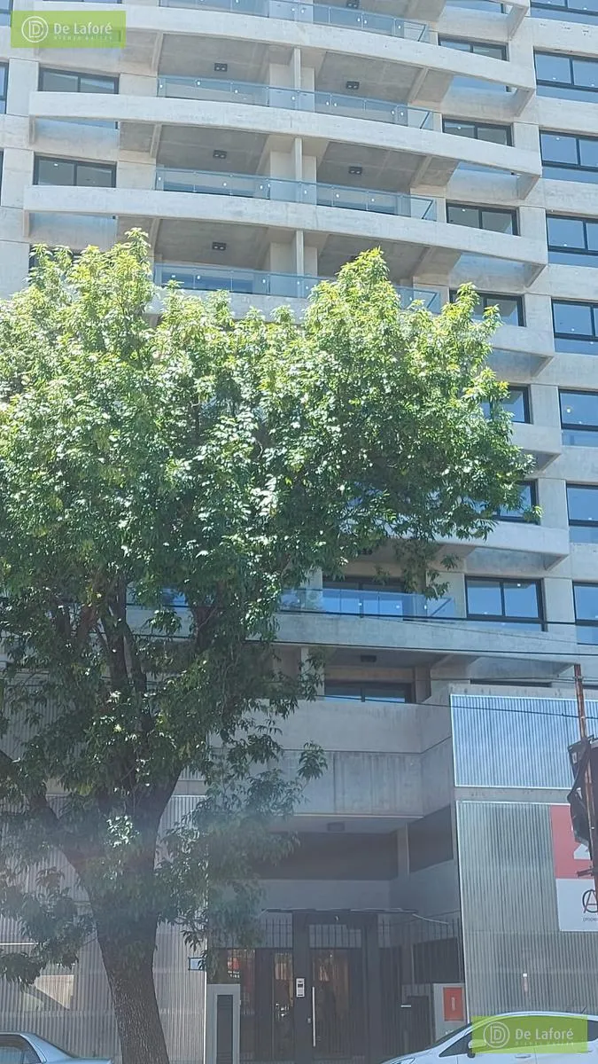Alquiler - Dpto. 2 Ambientes En San Isidro Con Balcón Pileta Cochera Excelente Ubicación