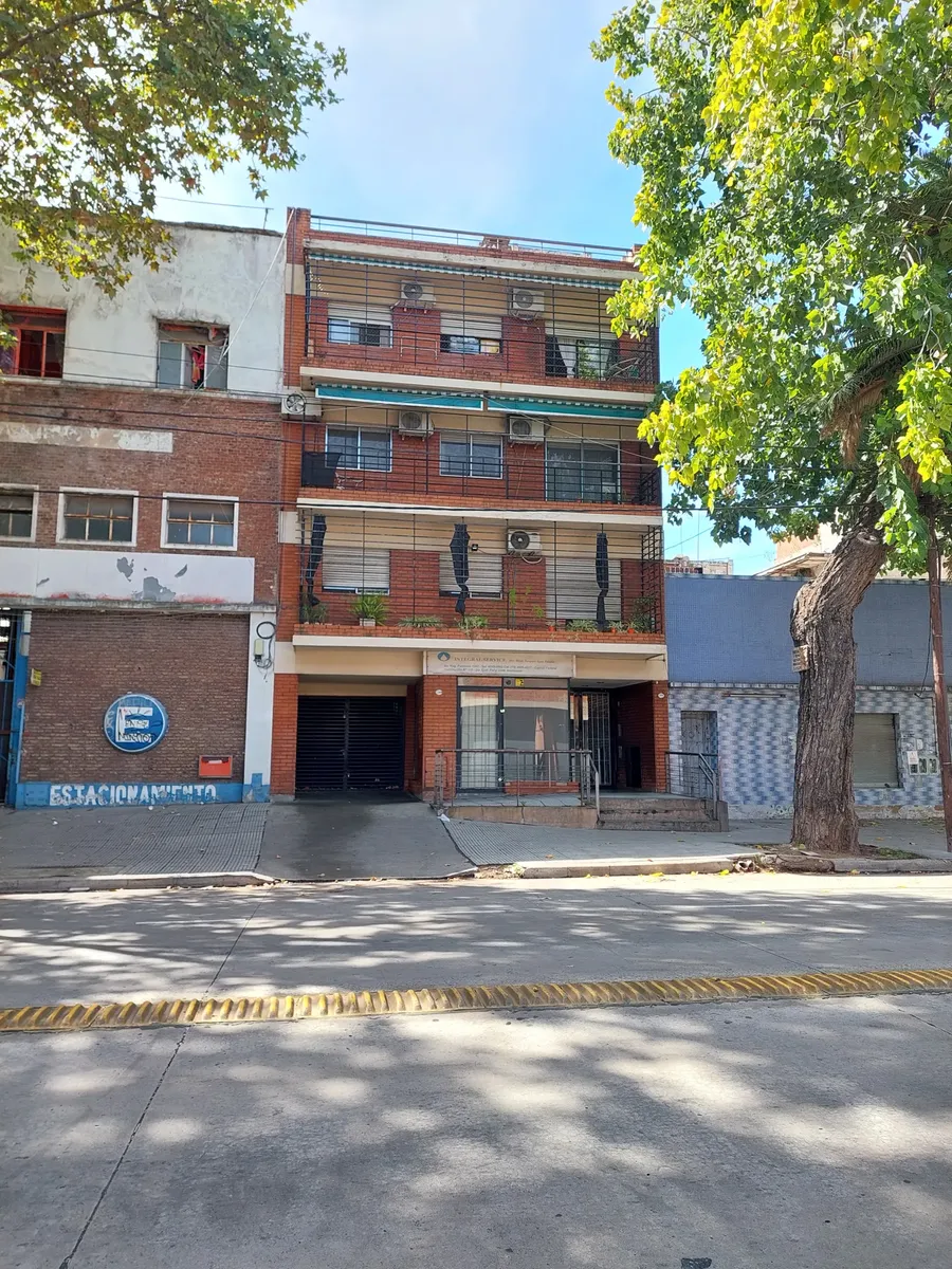 Departamento De 2 Ambientes Con Patio En Alquiler