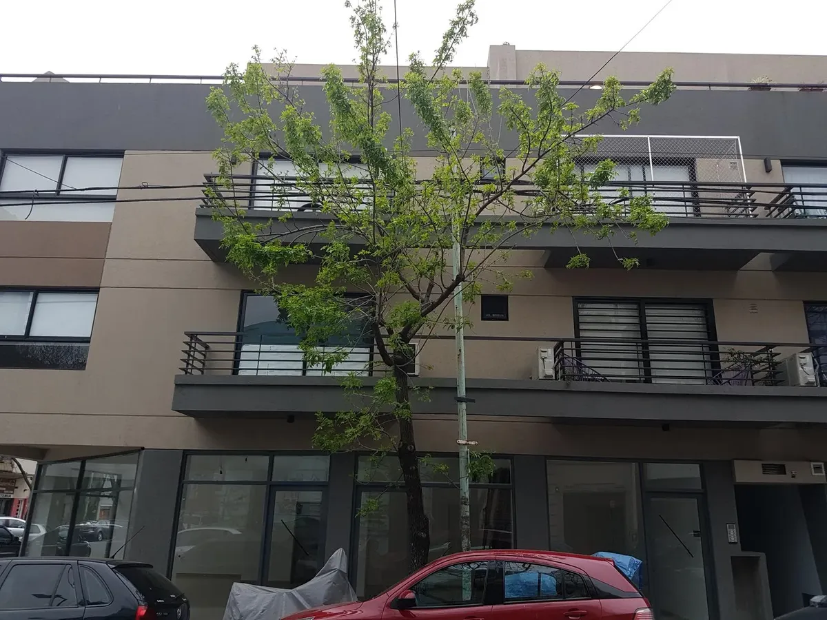 Monoambiente Al Frente Con Balcón