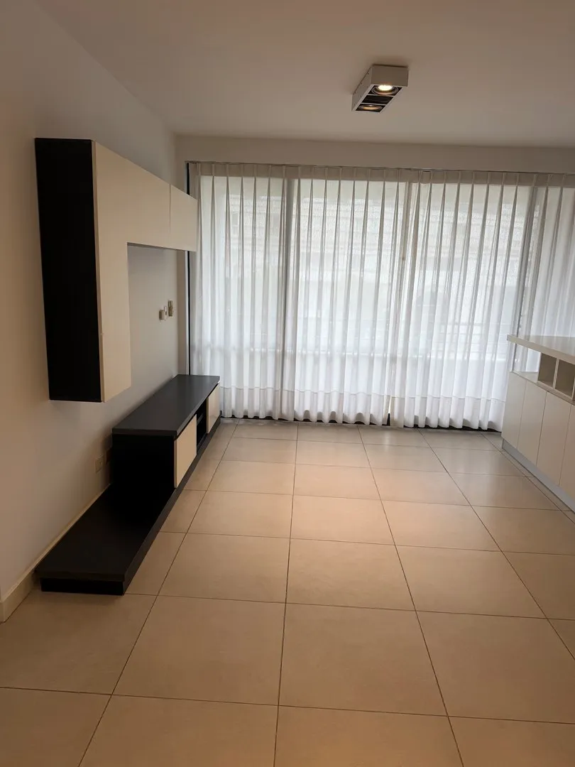 1 quarto, varanda e piscina