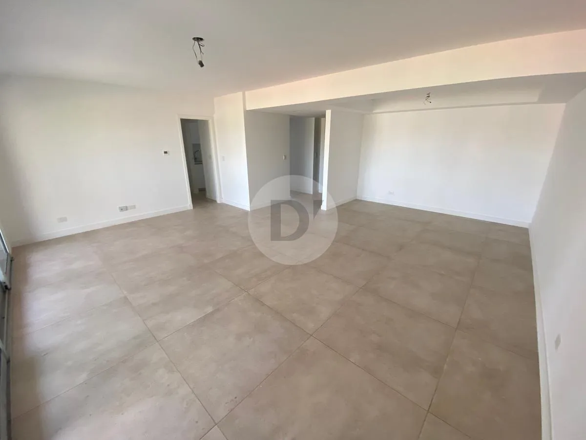 Alquiler Departamento 3 Ambientes Y Terraza Privada En San Isidro, Con Cochera Doble Y Baulera