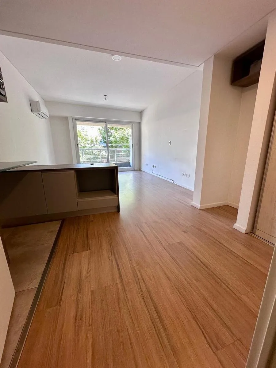 Monoambiente con balcón y pileta