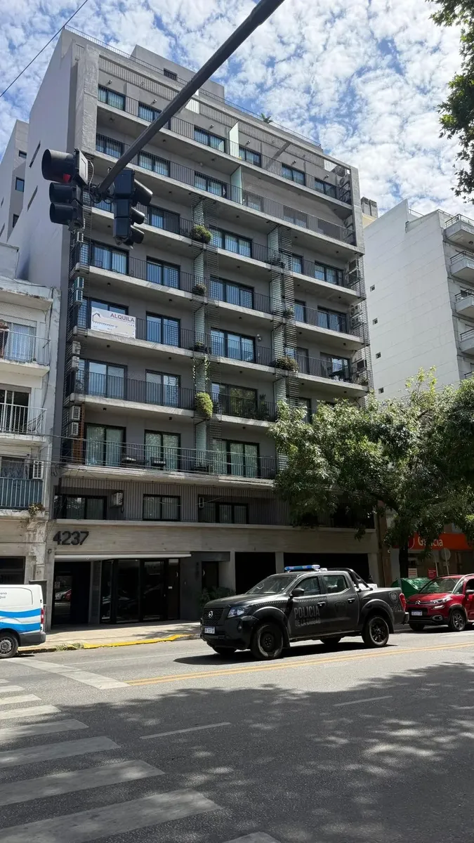Monoambiente con balcón y DVH