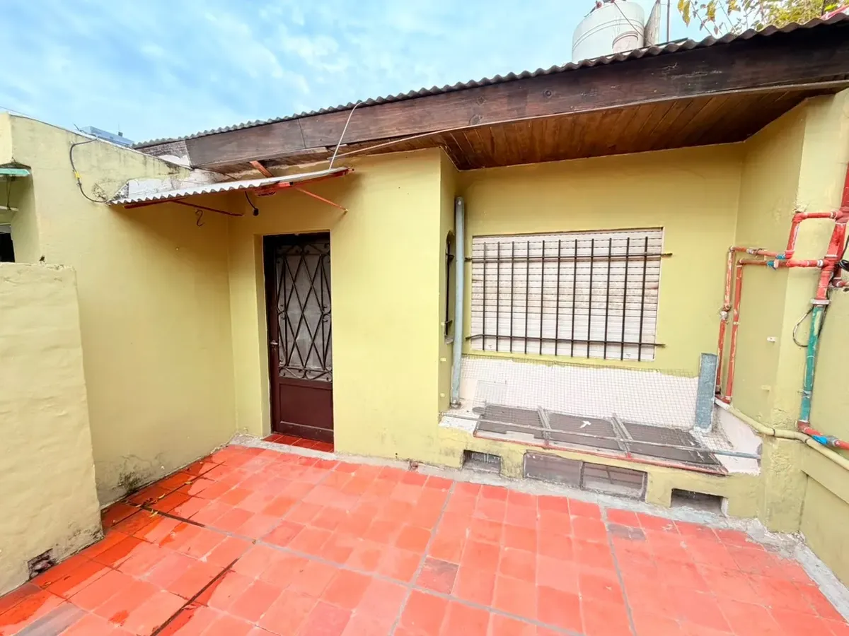 Departamento En Primer Piso Por Escalera